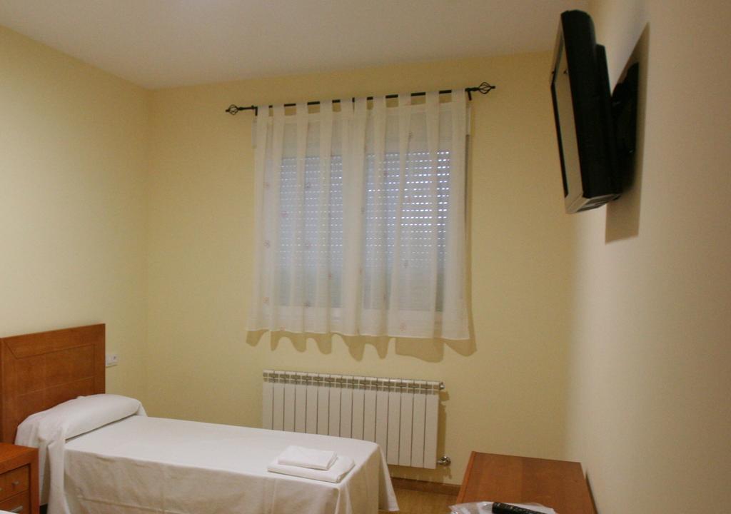Albergue La Encina Hospital de Órbigo الغرفة الصورة